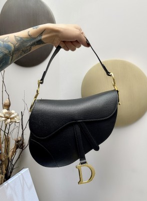 Handbag   Dior  size  25.5 x 20 x 6.5  cm