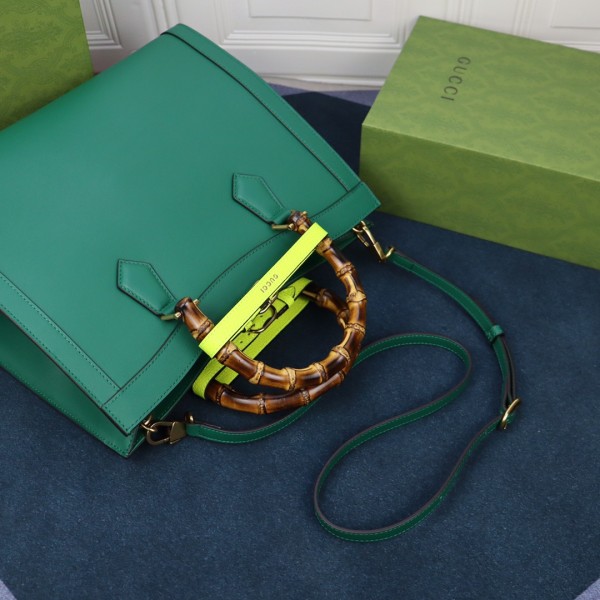 Handbag  Gucci   655658  size  35*30*14  cm