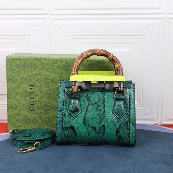 Handbag  Gucci   655661  size  20*16*10  cm