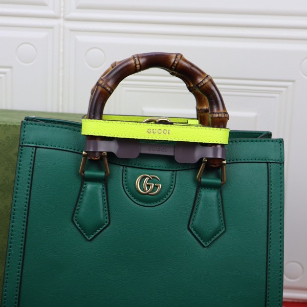 Handbag  Gucci  660195 size  27*24*11  cm