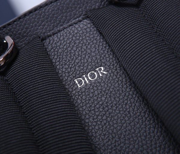 Handbag   Dior  93313  size 19x27.5x11.5 cm