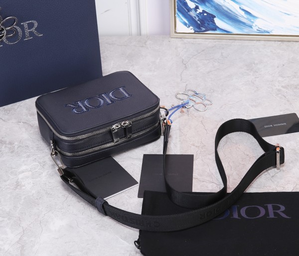 Handbag   Dior  CD93310  size 17*12.5*6 cm