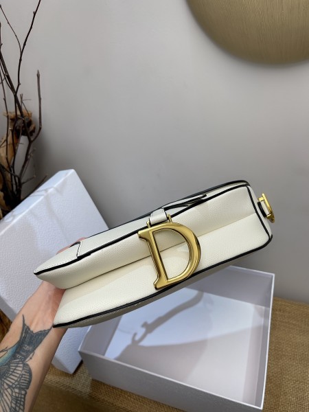 Handbag   Dior  size  25.5 x 20 x 6.5  cm