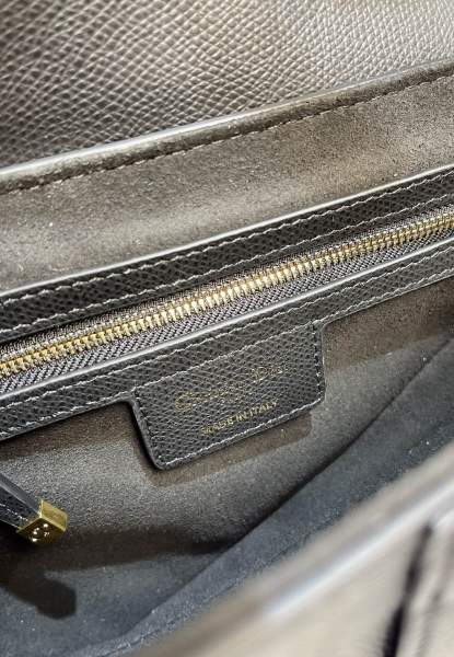 Handbag   Dior  size  25.5 x 20 x 6.5  cm