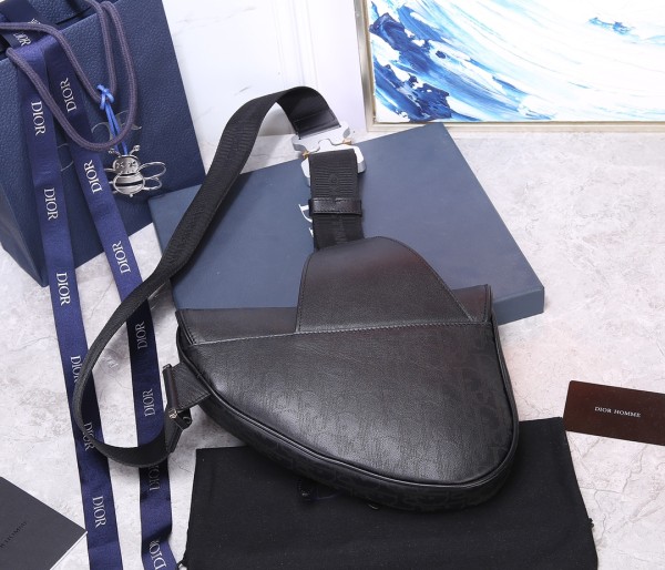 Handbag   Dior  93305  size  26*19*4.5  cm