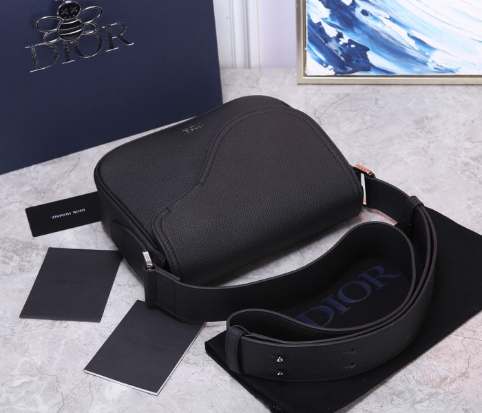 Handbag   Dior  93322  size  23 x 18 x 6  cm