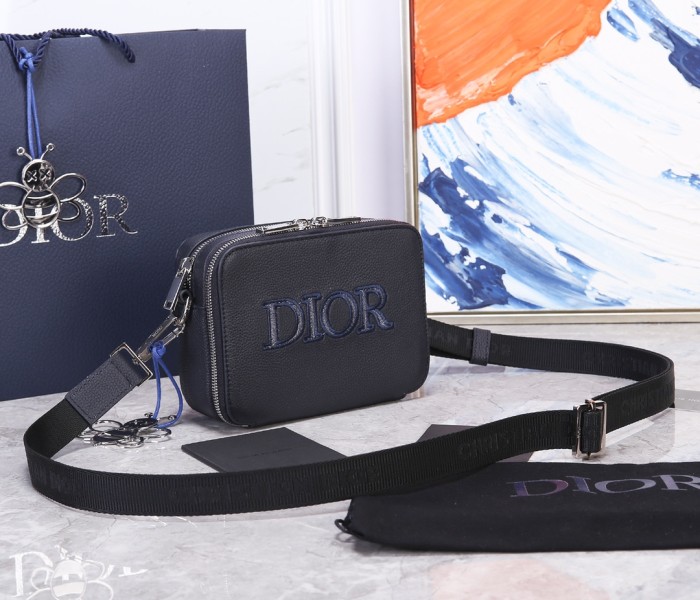 Handbag   Dior  CD93310  size 17*12.5*6 cm