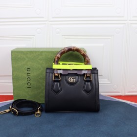 Handbag  Gucci  655661 size  20X16X10 cm