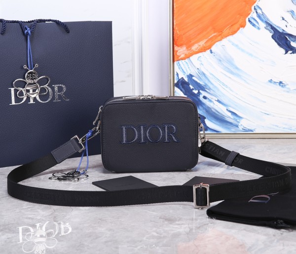 Handbag   Dior  CD93310  size 17*12.5*6 cm