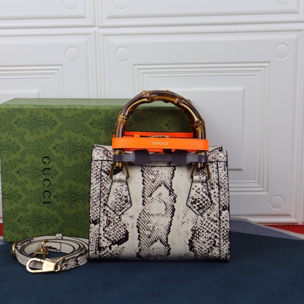 Handbag  Gucci   655661  size 20*16*10  cm