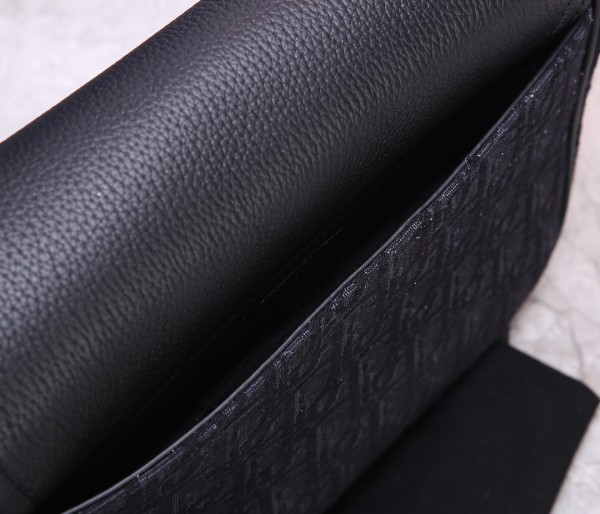 Handbag   Dior 93322  size 23 x 18 x 6  cm