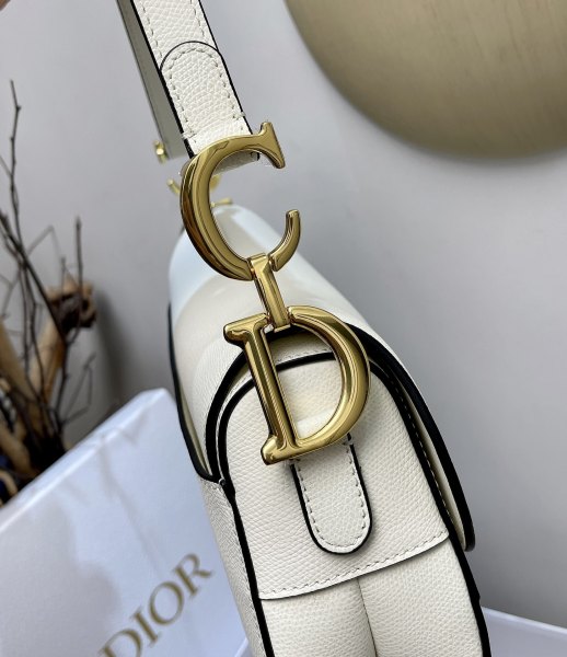 Handbag   Dior  size  25.5 x 20 x 6.5  cm
