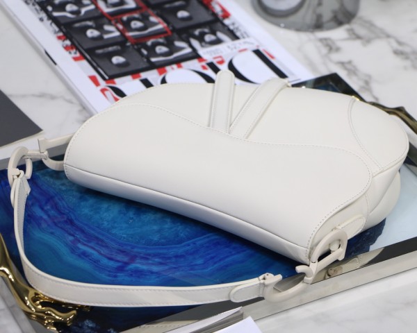 Handbag   Dior  size  25.5 x 20 x 6.5  cm