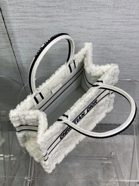 Handbag   Dior  size  26*8*22 cm
