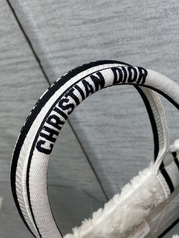 Handbag   Dior  size  26*8*22 cm