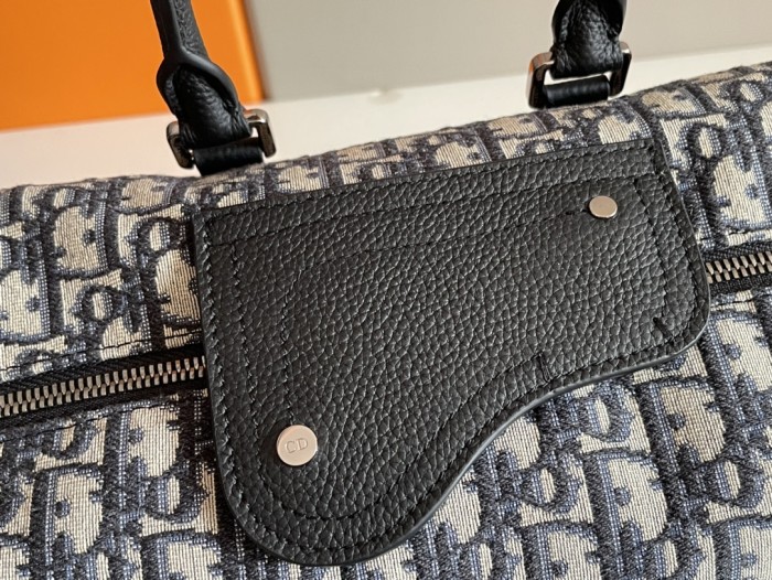 Handbag   Dior   93337  size  26 x 16x 14.5  cm