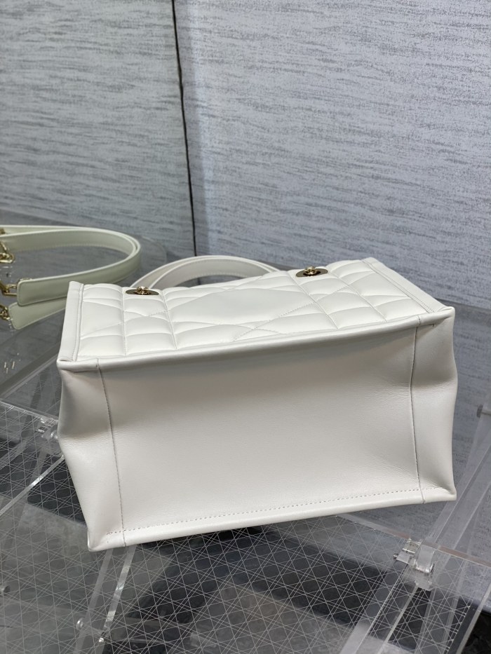 Handbag   Dior  size  26.5*28*17 cm