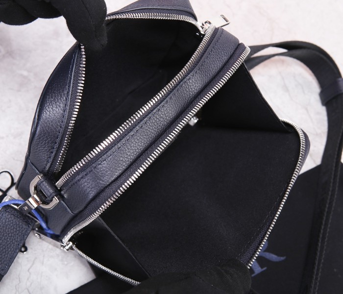 Handbag   Dior  CD93310  size 17*12.5*6 cm