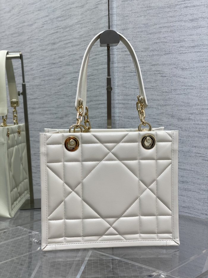 Handbag   Dior  size  26.5*28*17 cm