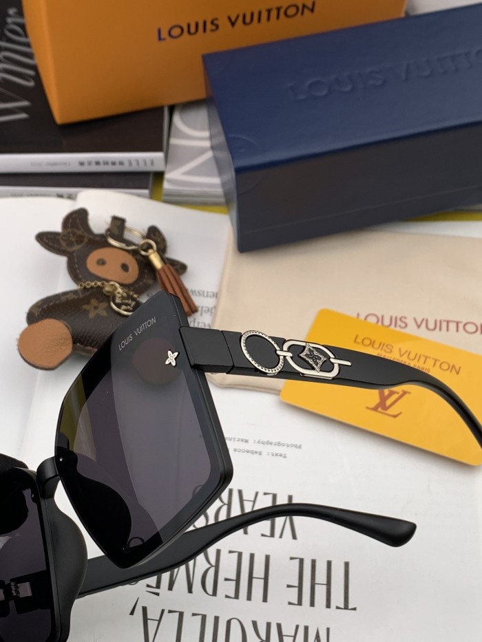 Sunglasses Louis Vuitton L7805