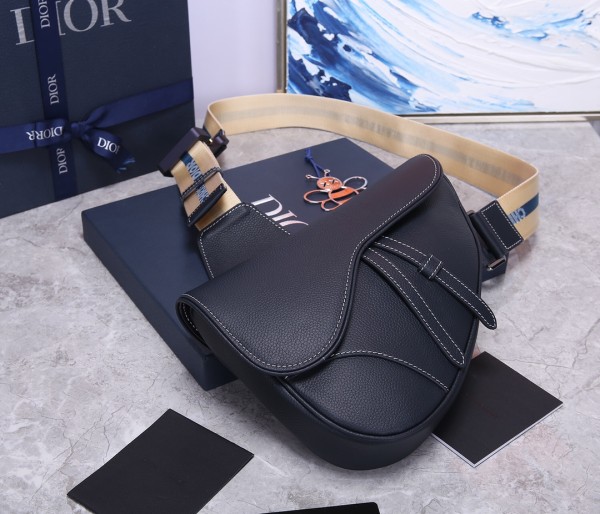 Handbag   Dior   93305  size 20x28.6x5  cm