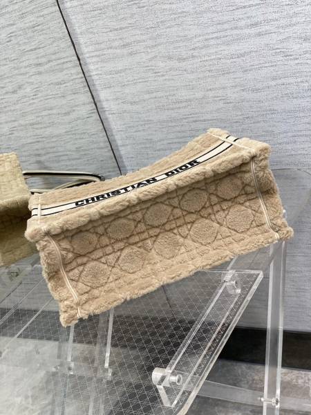 Handbag   Dior  size  36*18*28 cm