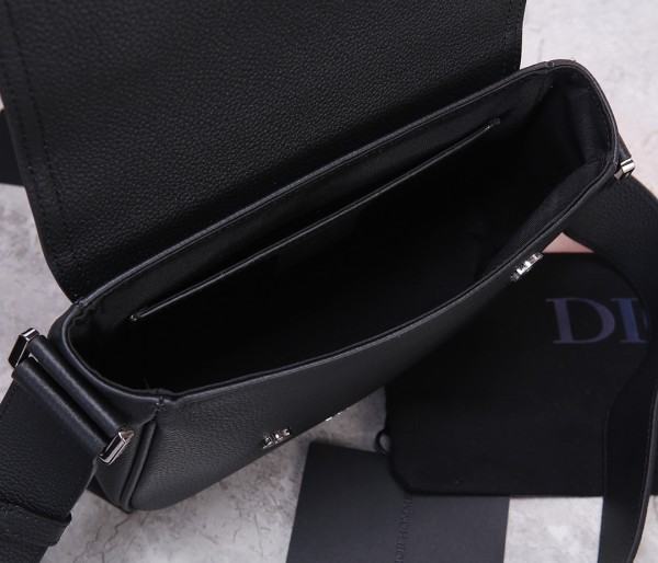Handbag   Dior  93322  size  23 x 18 x 6  cm
