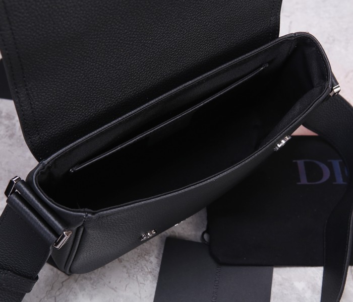 Handbag   Dior  93322  size  23 x 18 x 6  cm