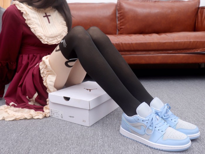 Jordan 1 Low University Blue Grey (W)