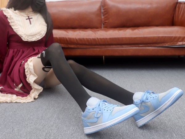 Jordan 1 Low University Blue Grey (W)