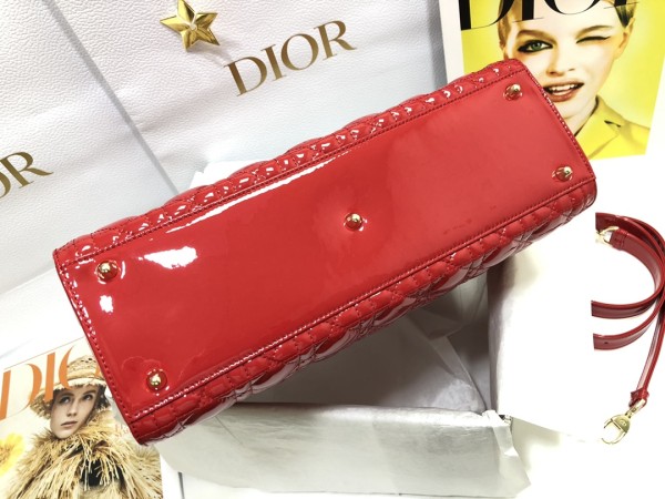 Handbag   Dior  M0566  size  32*25*11  cm