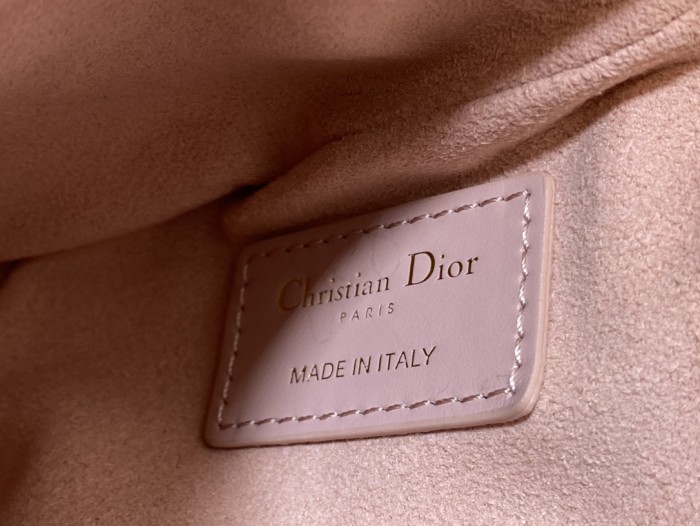 Handbag   Dior  size  25×16×2.5 cm