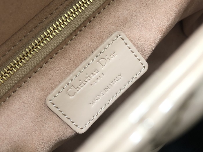 Handbag   Dior   M0538  size  20 x 16.5 x 8  cm