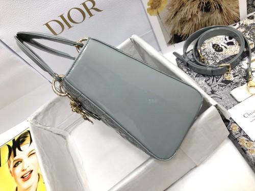 Handbag   Dior   M0565  size  24×20×11 cm