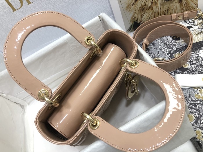 Handbag   Dior   M0538  size  20 x 16.5 x 8  cm