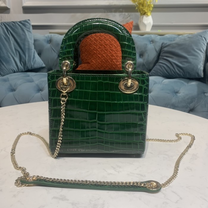 Handbag   Dior  size  17 x 7.5x 14 cm