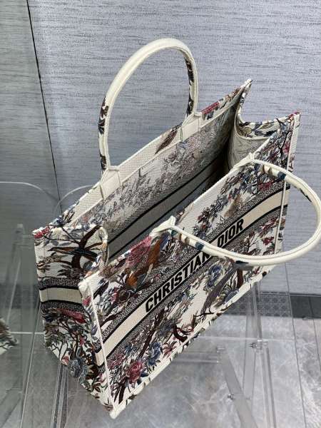 Handbag   Dior  size  42*18*35 cm