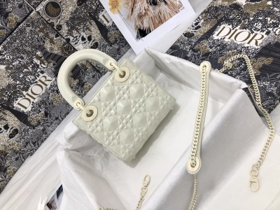 Handbag   Dior  M0505  size  17 x 15 x 7  cm