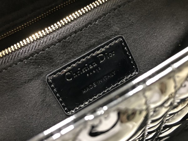 Handbag   Dior  M0566  size  32*25*11  cm