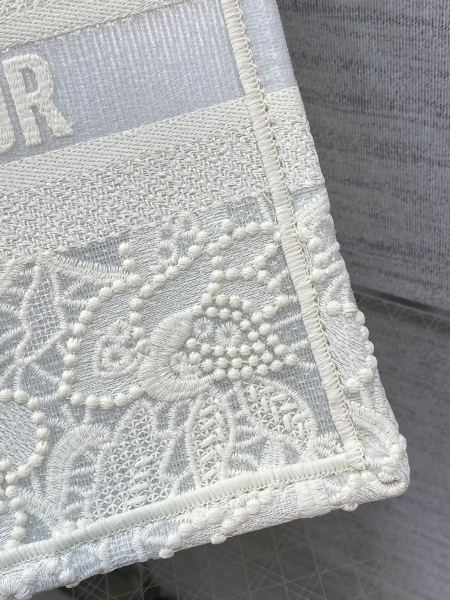  Handbag   Dior   size  26*8*22 cm