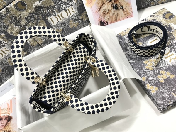 Handbag   Dior   M0565  size  24*20*11  cm