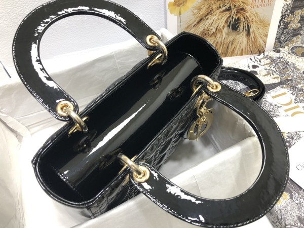 Handbag   Dior  M0565  size  24×20×11 cm