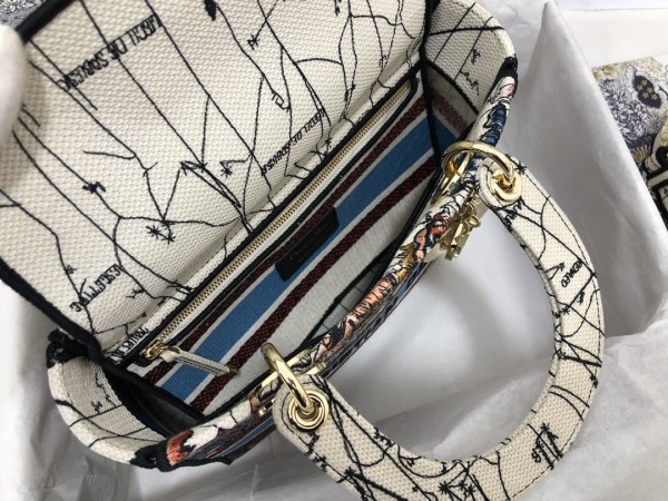 Handbag   Dior  M0565  size  24*20*11  cm