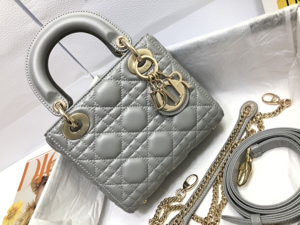 Handbag   Dior  M0505   size  17×15×7 cm