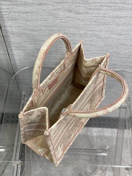 Handbag   Dior  size  26*8*22  cm