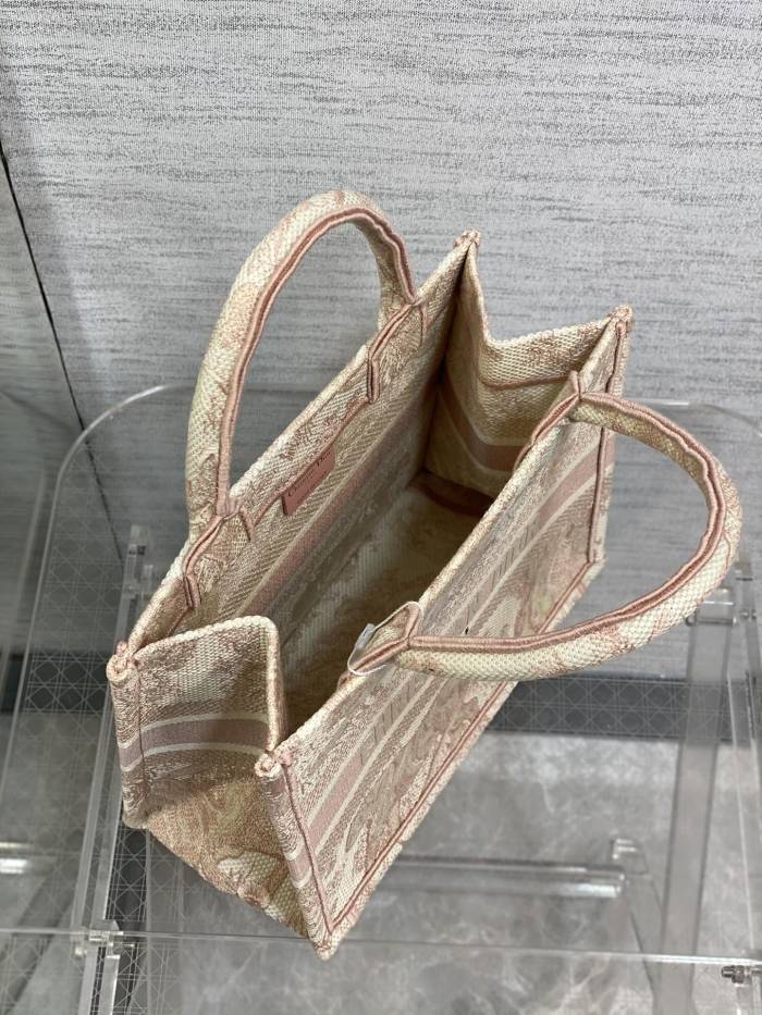 Handbag   Dior  size  26*8*22  cm