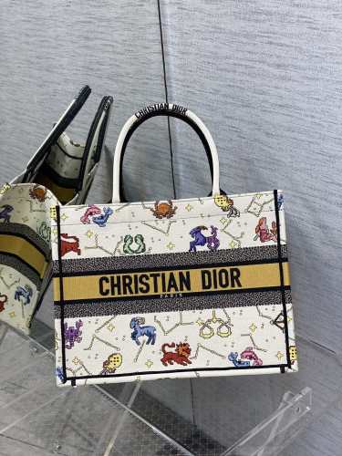  Handbag   Dior size  36*18*28 cm 