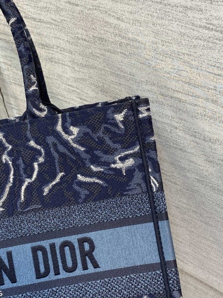  Handbag   Dior  size  36*18*28 cm