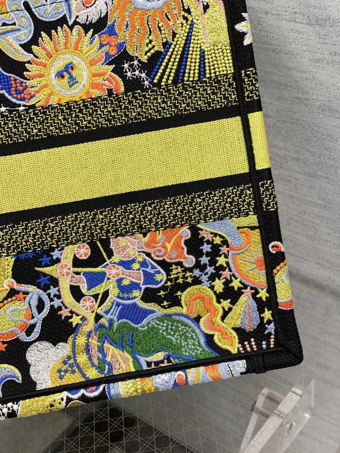  Handbag   Dior   size  36*18*28 cm