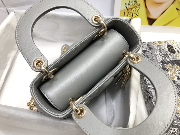 Handbag   Dior  M0505   size  17×15×7 cm